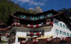 Sporthotel Enrosadira